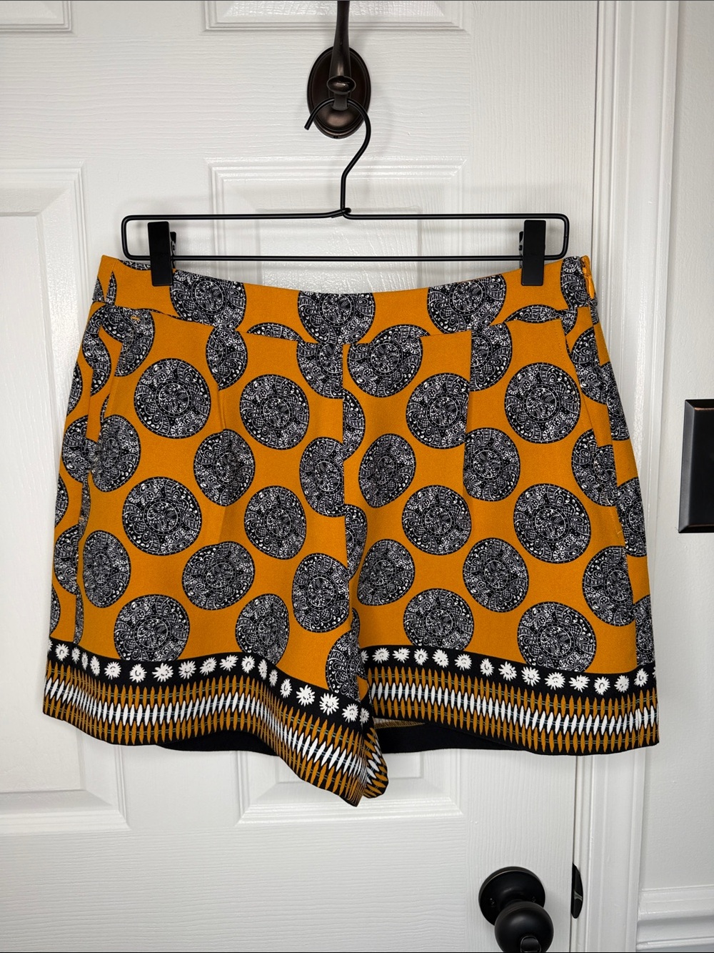 Ann Taylor Factory Short-Size 8